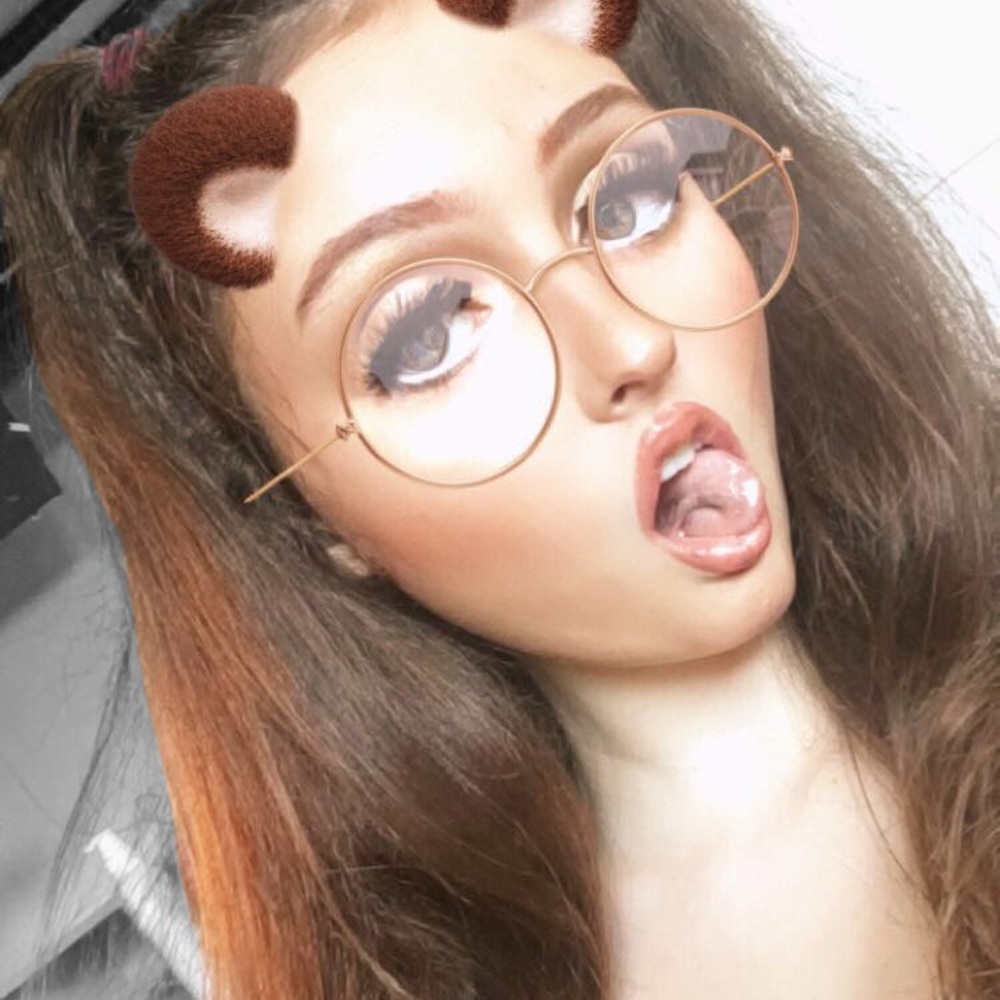 Meet your Posher, Chloe